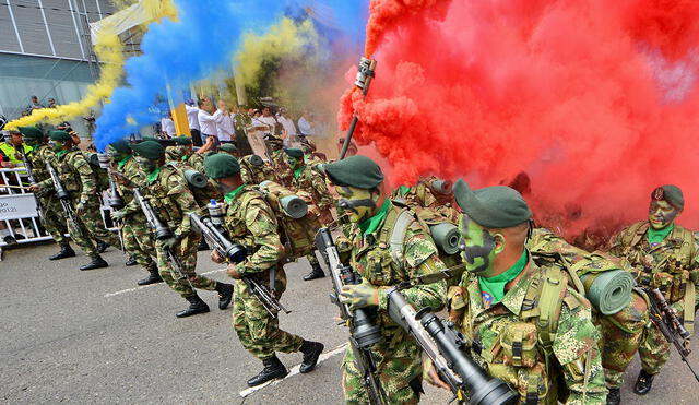 El desfile del Día de la Independencia se hace cada año en Cali. Foto: Álvaro Pío Fernández