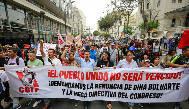 Marcha de ciudadanos contra el Ejecutivo y el Legislativo