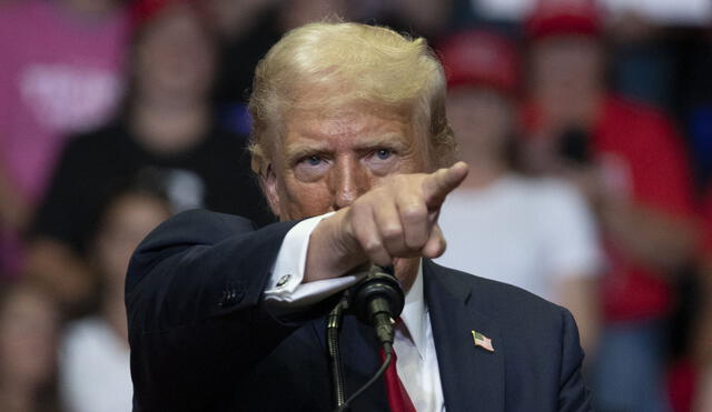 Donald Trump lanza campaña publicitaria contra Kamala Harris, acusándola de encubrir el declive mental de Joe Biden y responsabilizándola de serios problemas en EE.UU.  Foto: AFP