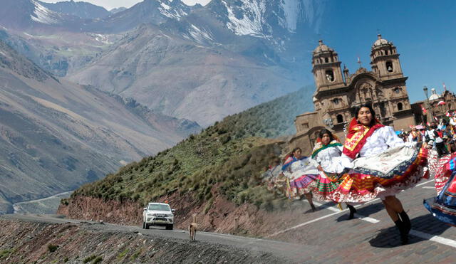 ¿Planeas viajar por Fiestas Patrias? Conoce cuál es el límite de velocidad según el MTC. Foto: Composición LR/Andina.