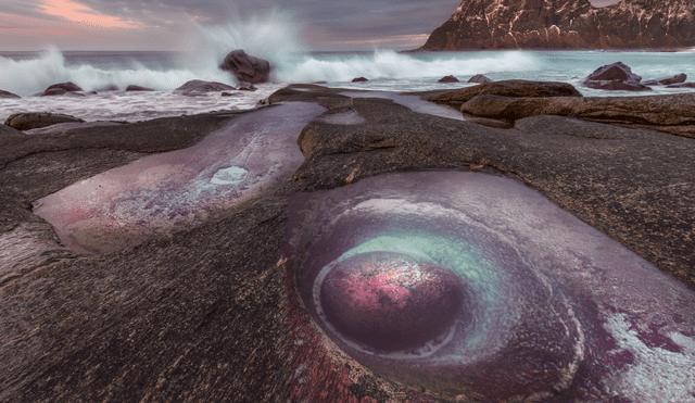 La formación está ubicada en la playa de Uttakleiv, al norte de Noruega. Foto: Sergey Aleshchenko / Flickr