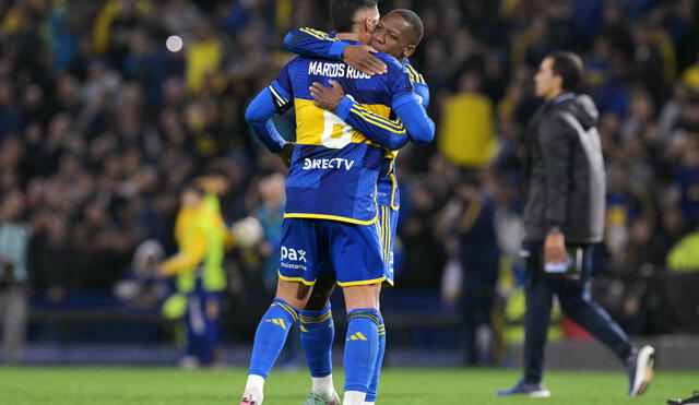 Luis Advíncula fue elogiado por la hinchada de Boca Juniors. Foto: AFP