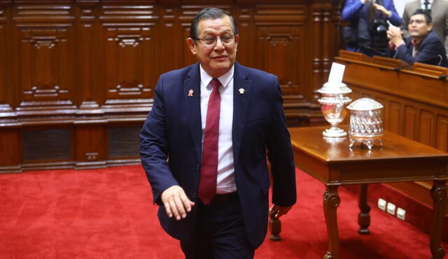 El congresista Eduardo Salhuana es vinculado a la minería ilegal por los proyectos de ley que promovió en la actual gestión del Parlamento. Foto: Congreso.