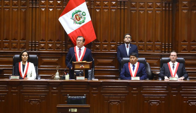 Nueva mesa. Luego de la asunción de Eduardo Salhuana comienza la repartición de comisiones en el Congreso.