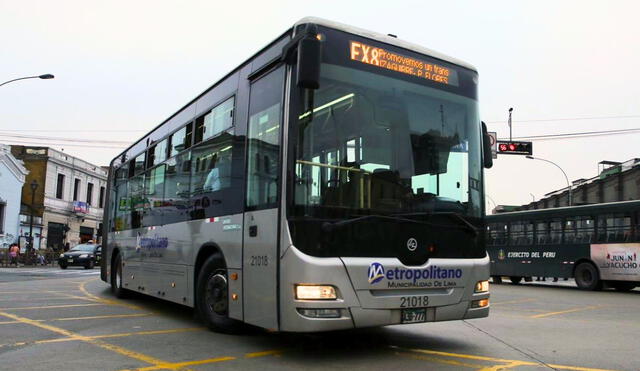 El sábado 27 y el domingo 28 de julio, el Metropolitano, el Metro de Lima y otros medios de transporte funcionarán en su horario habitual. Foto: composición LR/Jhon Reyes/ Marco Cotrina