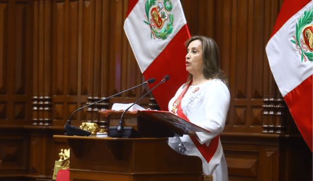 Dina Boluarte anunció que recibió una carta del papa Francisco haciendo un llamado a la reconciliación nacional. Foto: Congreso