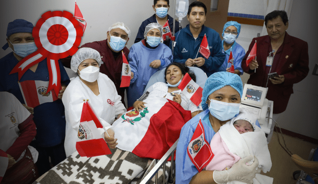 Mía, la primera bebé 'patriota' del 2024: nació este 28 de julio en el Instituto Nacional Materno Perinatal. Foto: Composición LR / Ministerio de Salud.