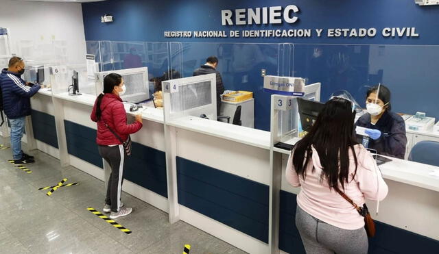 El DNI en Perú incluye un código de barras que facilita la verificación de la identidad. Foto: Andina