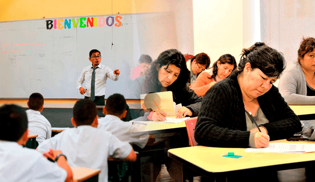 Podrás inscribirte para el ascenso docente a cualquier hora del día. Foto: composición LR/Andina/Minedu.