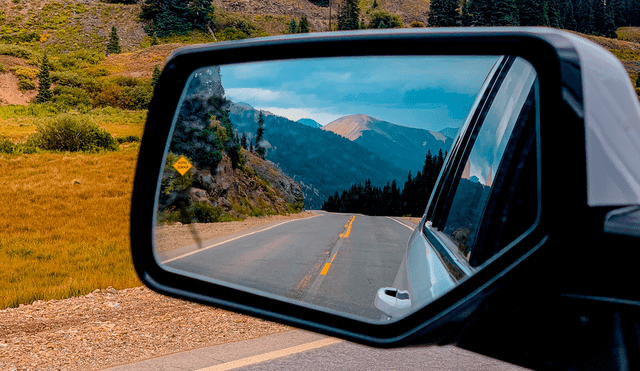 A partir de agosto, los residentes de Colorado tendrán que cumplir con una ley que implica el filtrado de carriles. Foto: USA Welcome