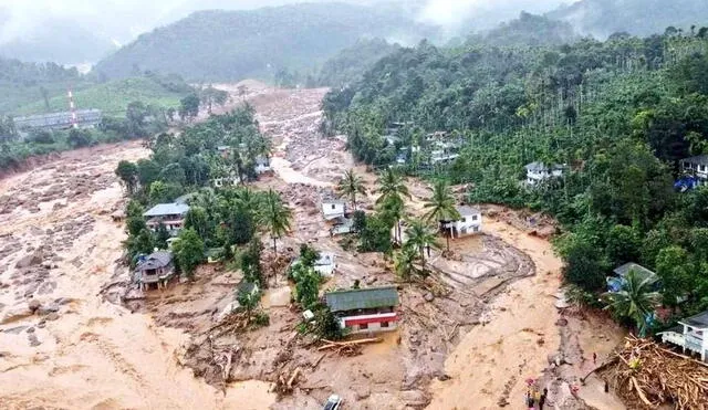 El estado costero meridional de Kerala se ha visto azotado por lluvias torrenciales, y el derrumbe de un puente clave en el lugar de la catástrofe en el distrito de Wayanad ha dificultado las labores de rescate. Foto: PTI