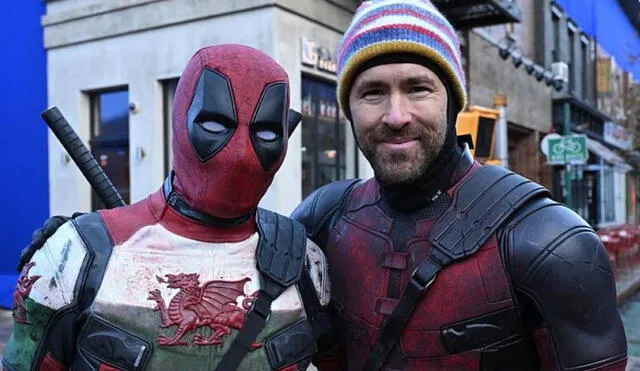 Ryan Reynolds se tomó una fotografía junto a la versión Welshpool. Foto: Instagram/Ryan Reynolds