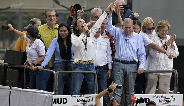 Maduro llamó “terrorista” a Machado luego de reunirse con su Consejo de Defensa. La lideresa encabezó una manifestación frente a la sede de Naciones Unidas en Caracas. Foto: AFP