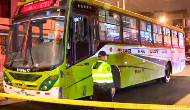 Luego de que hombre falleciera tras ser atropellado por bus, la Policía detuvo al conductor y lo llevó a la Comisaría Condevilla. Foto: captura América TV