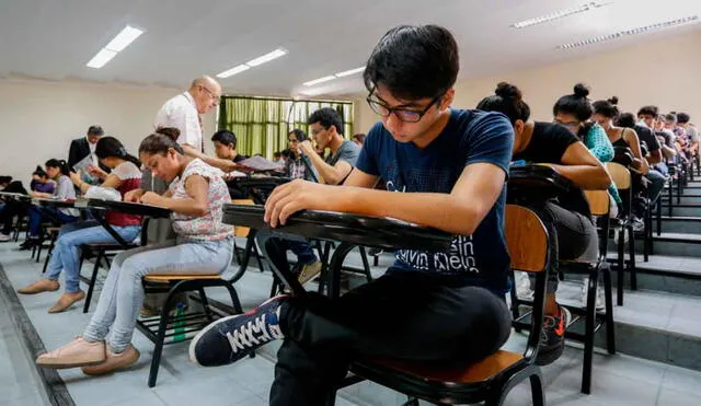 Si la carrera universitaria que eligió el estudiante cuenta con un "simil" en institutos podrá obtener el título técnico. oto: La República/Héctor Jara