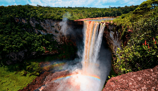 Estas cascadas miden 251 metros de altura. Foto: Winston Tinubu