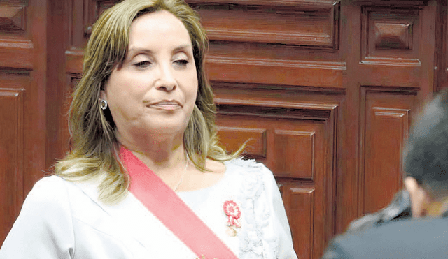 Está chalequeada. Dina Boluarte tiene dos inmunidades, la presidencial y la que le otorgan sus aliados en el Congreso.