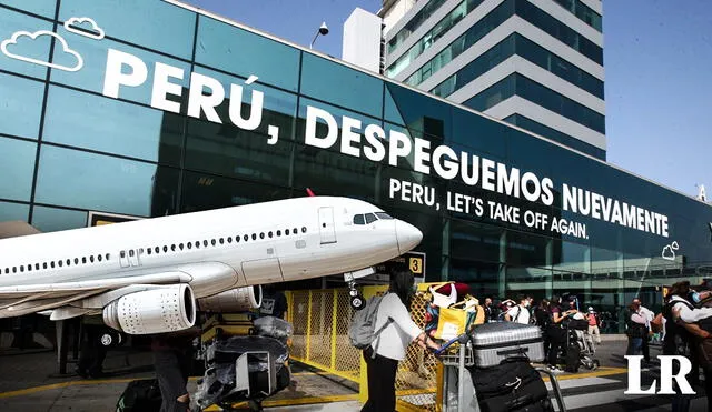 Los peruanos deben llevar consigo los documentos necesarios para viajar a países de América Latina. Foto: composición LR de Fabrizio Oviedo/La República/Andina