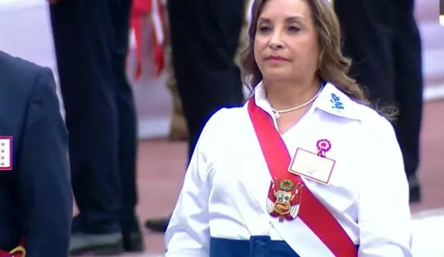 Dina Boluarte inicia la Parada Militar 2024. Foto: captura Latina TV