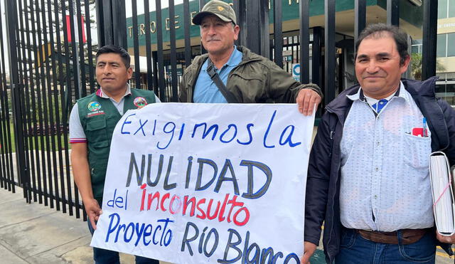 Dirigentes  Pablo Ipanaqué, Miguel Arriola y Ernesto Ríos, el 24 de julio de 2024, cuando presentaron al ministro de Energía y Minas  Rómulo Mucho, la solicitud de nulidad de la concesión del proyecto Río Blanco.