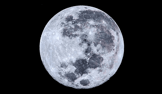 Esta coincidencia de la luna llena con su punto más cercano a la Tierra ofrece una vista más grande y brillante de lo habitual. Foto: AFP.