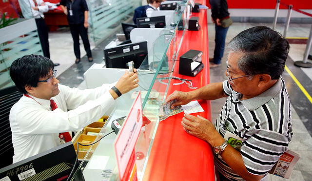 Mira el cronograma de pagos al sector público y jubilados de la ONP del mes de agosto en el Banco de la Nación. Foto: Composición LR/Andina.