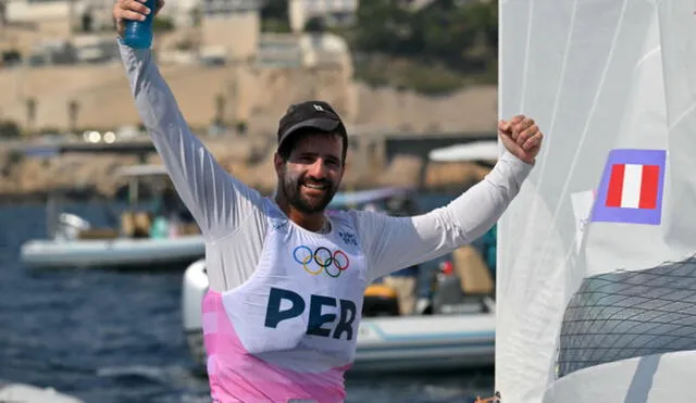 Stefano Peschiera quedó tercero en la modalidad dinghy masculino de vela en París 2024. Foto: AFP