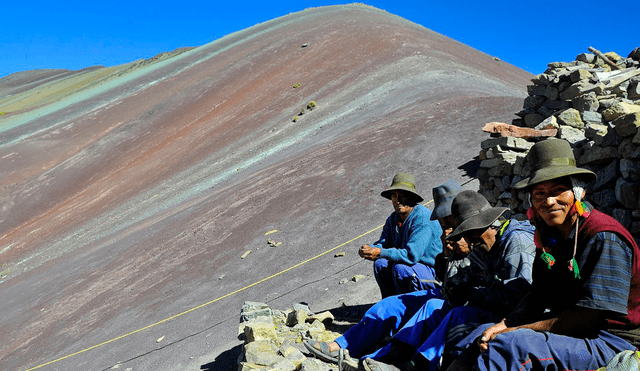 El conflicto por la montaña de 7 colores lleva más de 10 años. Foto: Andina