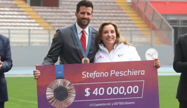 Stefano Peschiera recibió este incentivo económica tras quedar tercero en la disciplina de vela en París 2024. Foto: Andina