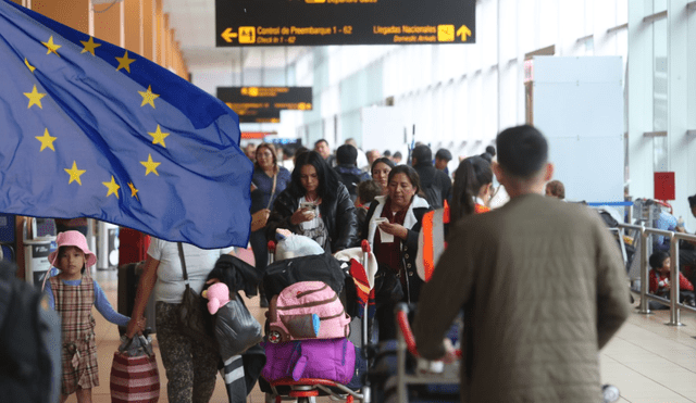 Los ciudadanos peruanos que viajen a países de la Unión Europea deberán cumplir con una nueva normativa. Foto: composición LR