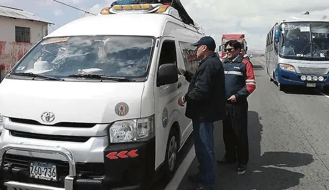 Autos informales pondrían en peligro la operatividad del servicio formal. Foto: Difusión   