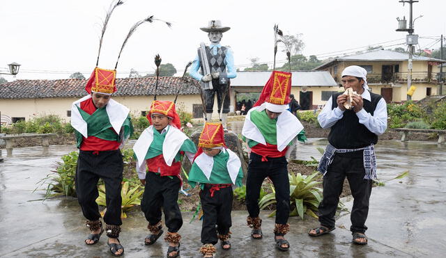 Danzantes de San Pedro de Cuémal, en cuyos linderos se ubica Quiocta. Fotografía: Flor Ruiz