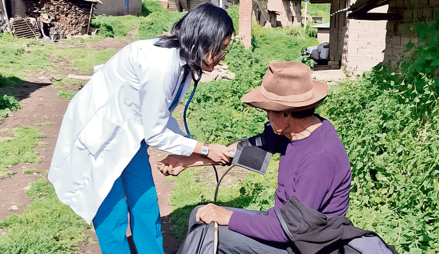 Los médicos Serums (titulados y colegiados) son enviados a las zonas rurales del Perú con el fin de brindar sus servicios. Foto: Andina&nbsp;    