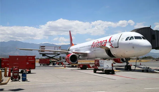 Avianca, ante la cancelación de vuelos, anunció medidas como ajustes de itinerarios, cambios sin penalidad o cierres temporales de venta de vuelos. Foto: El Financiero