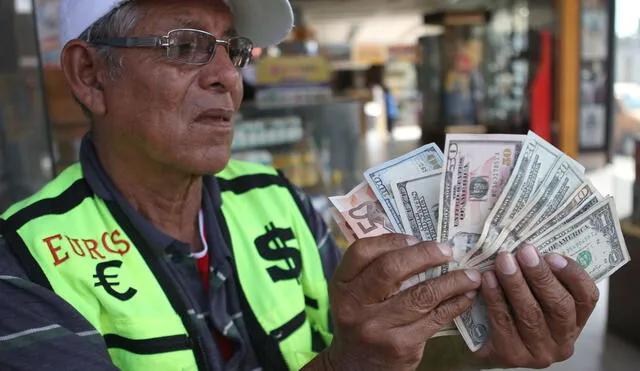 En el mercado paralelo, el dólar está en S/3,739 la compra y S/3,748 la venta. Foto: Andina