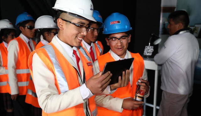 La industria minera en Perú ofrece oportunidades de crecimiento rápido para jóvenes profesionales, destacándose por su inversión en capacitación especializada. Foto: TM