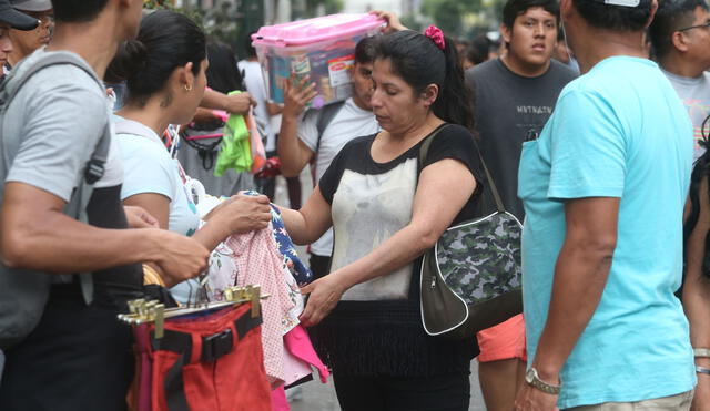 El 20,2% de los trabajadores informales tiene una segunda chamba. Foto: Andina