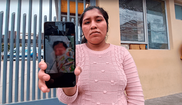 Norma Farro busca asistencia médica para su hijo recién nacido. Foto: LR/Emmanuel Moreno