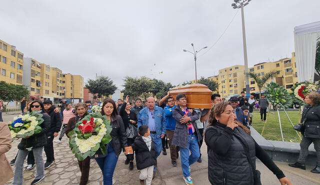 UNIDAD. Políticos y dirigentes de diferentes sectores despidieron a Cornejo Alay entre reconocimientos y llamados a unir fuerzas por el bien de la ciudad (Foto: Fiorella Alvarado, URPI).