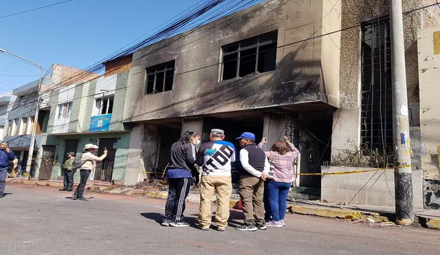 Autoridades investigan incendio que dejó a 12 viviendas afectadas. Foto: Wilder Pari LR