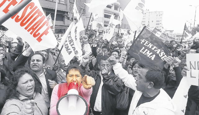 “El Gobierno de Dina Boluarte se está burlando de los trabajadores estatales”, según la Fenutssa. Foto: difusión