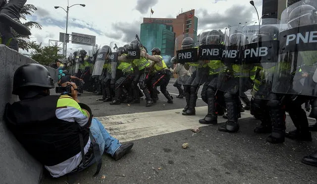 Según la CIDH, en Venezuela se procesa a periodistas sin garantías judiciales y con restricciones a la defensa. Foto AFP