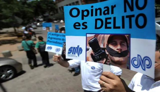 El Sindicato Nacional de Trabajadores de la Prensa (SNTP) defiende el derecho a informar y discrepar con el gobierno de Maduro. Foto AFP