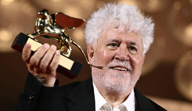 Es el primer León de Oro a mejor director que se llevó Pedro Almodóvar en el Festival de Venecia. Foto: AFP