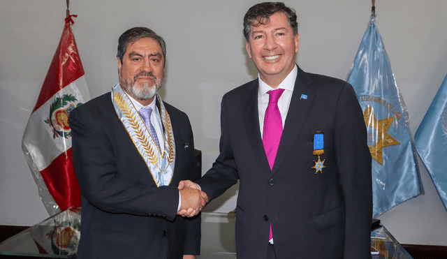 La ceremonia se realizó en la Sala Baquíjano y Carrillo del Colegio. Foto: CAL