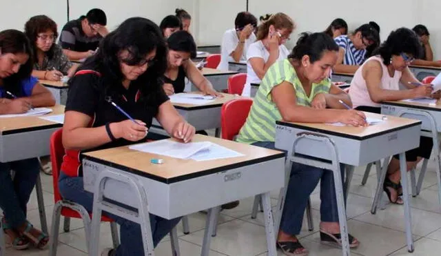 Cientos de docentes rindieron la prueba para ingresar a la Carrera Pública Magisterial de Minedu. Foto: Minedu