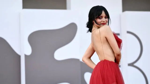 Actriz Jenna Ortega. La joven intérprete de 22 años se ha convertido en la nueva engreída de Hollywood. Foto: AFP