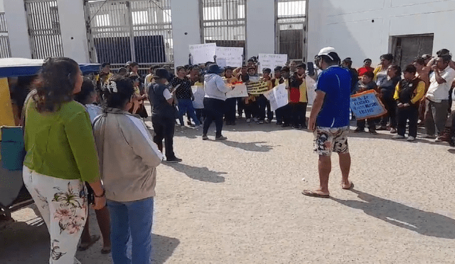 Desde hace nueve años el colegio se encuentra paralizada y los padres exigen la culminación. Foto: Diario bicentenario.