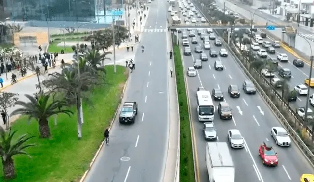 Tráfico vehicular en la avenida Javier Prado. Foto: captura América TV