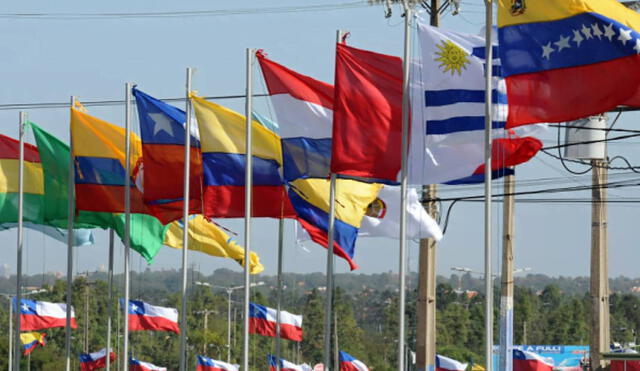 Esta bandera es una de las pocas en el mundo que incluye figuras humanas en su diseño. Foto: Diario Jurídico